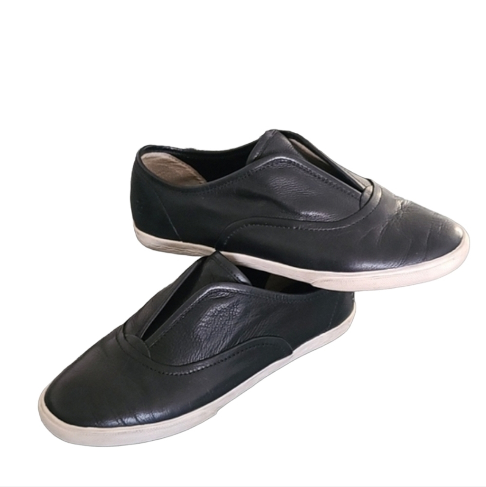 FRYE Mindy Black Leather Sneakers Flats 7 Slip On Minimalist Fashion Industrial - Picture 13 of 16